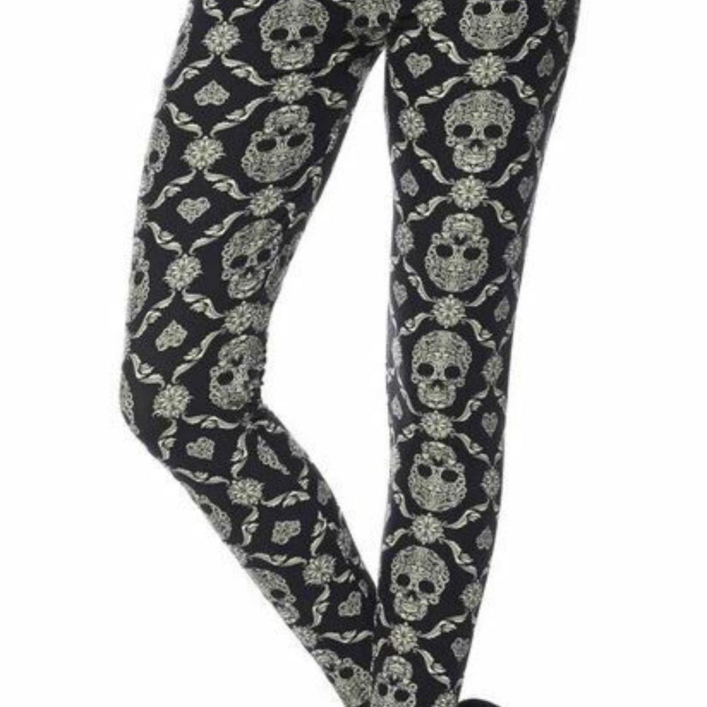 2/$15
New Mix Leggings Mandala Skulls Black n White One Size NWT